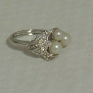 Vintage AVON Ring Sz 8 White 3 Faux Pearls